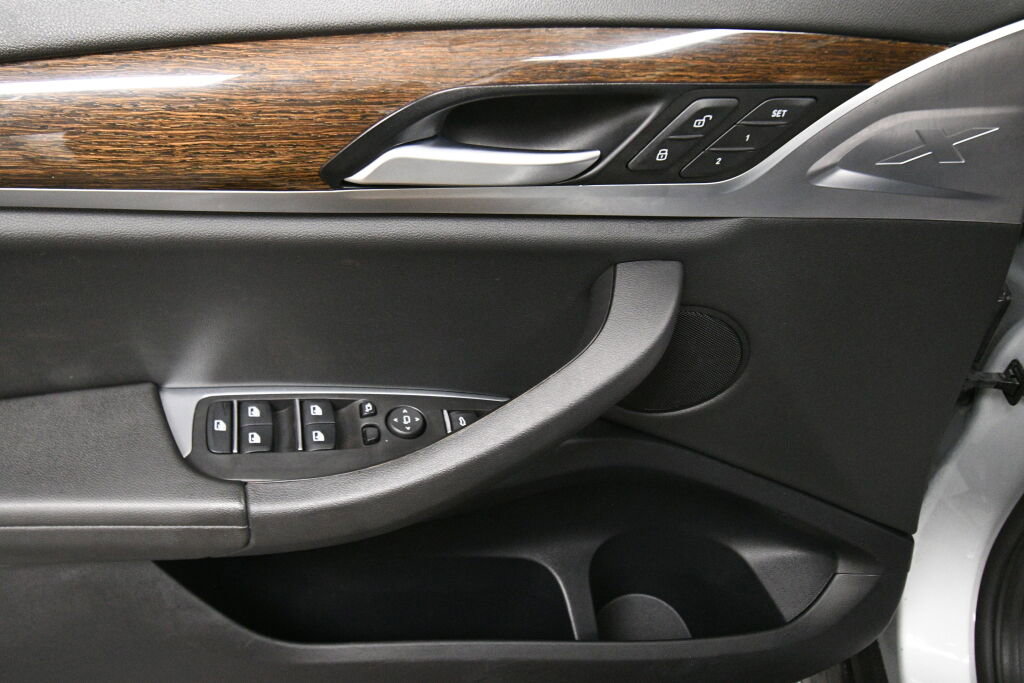 Used 2018 BMW X3 xDrive30i image 12