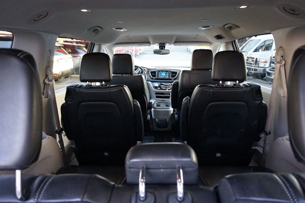 Used 2021 Chrysler Voyager Lxi image 9