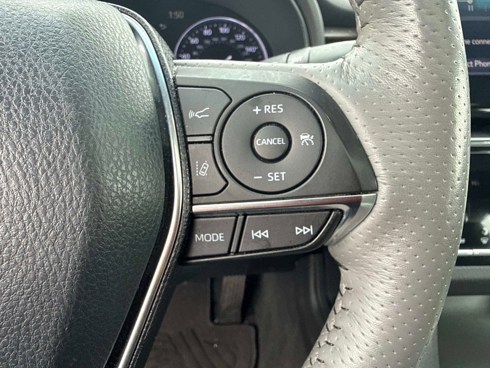 Used 2020 Toyota Avalon Limited image 28