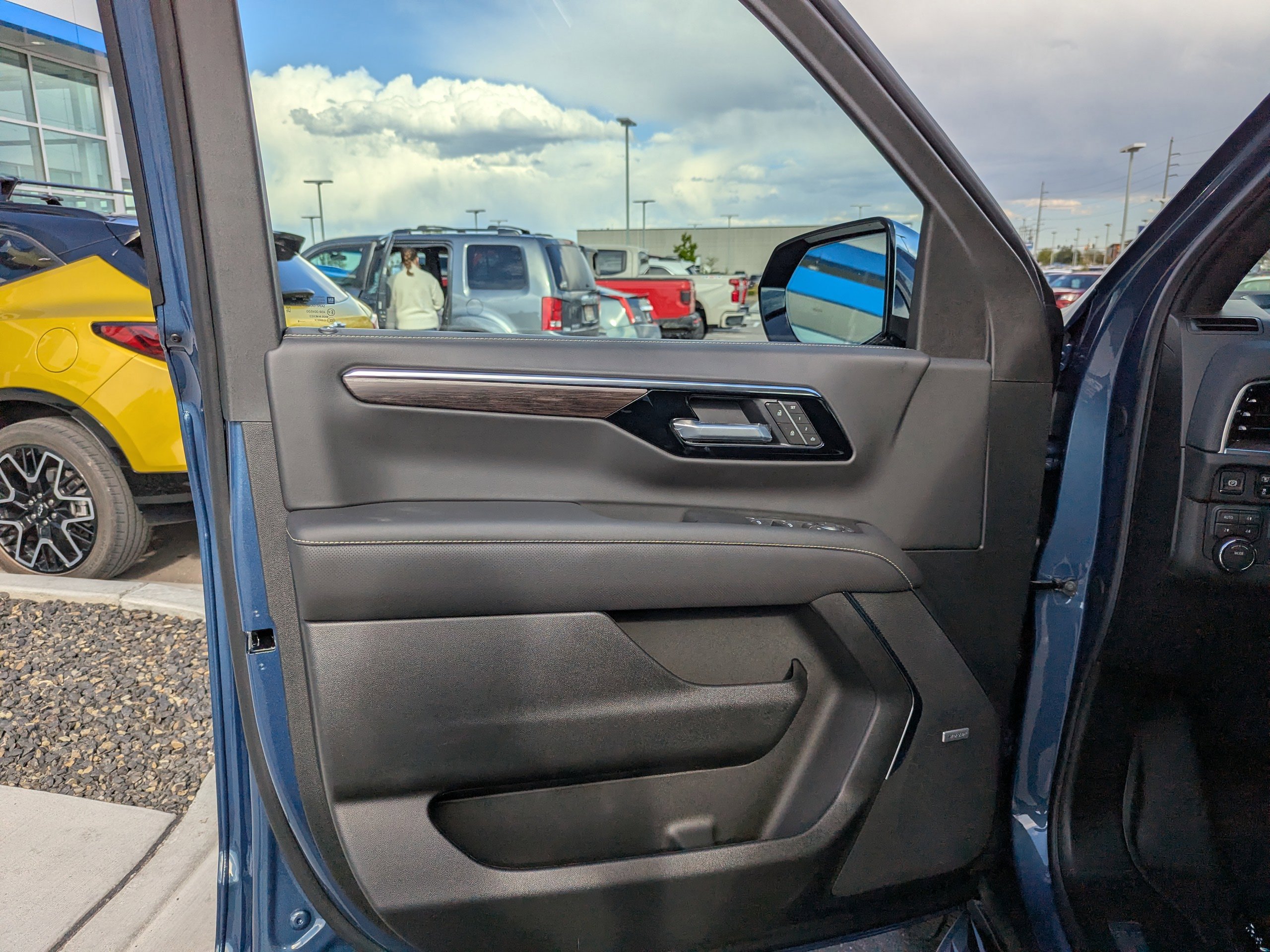 New 2026 Chevrolet Tahoe Premier w/ Sun And Tow Package AWD/4WD image 8