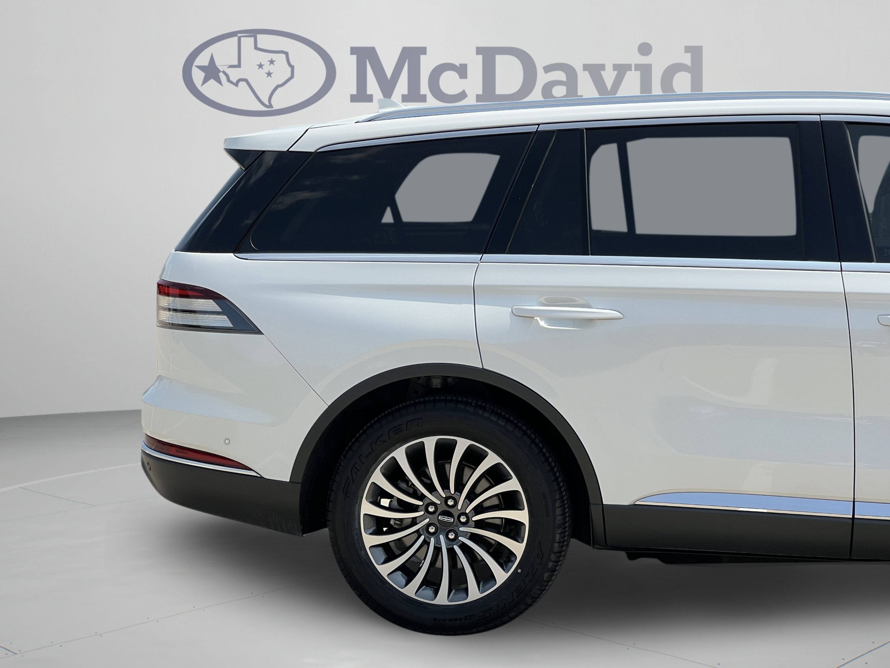 Certified 2024 Lincoln Aviator Reserve w/ Equipment Group 201A RWD image 34