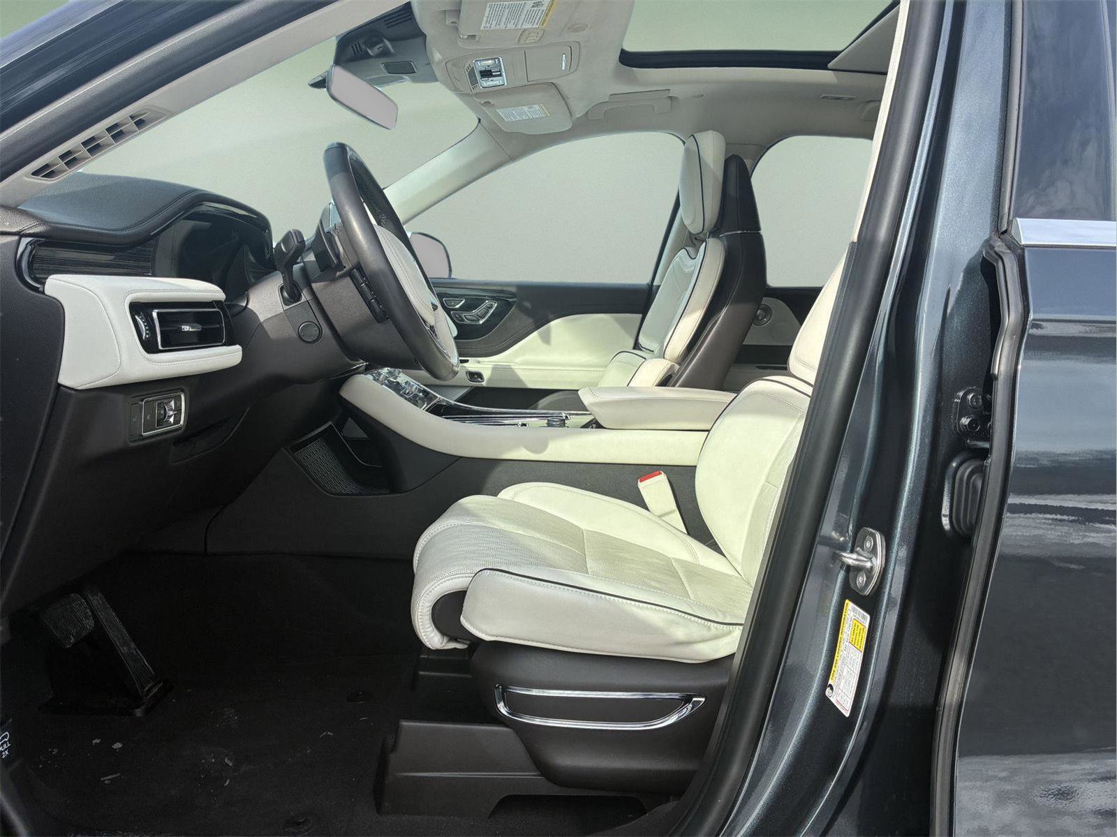 Used 2020 Lincoln Aviator Black Label w/ Dynamic Handling Package image 11