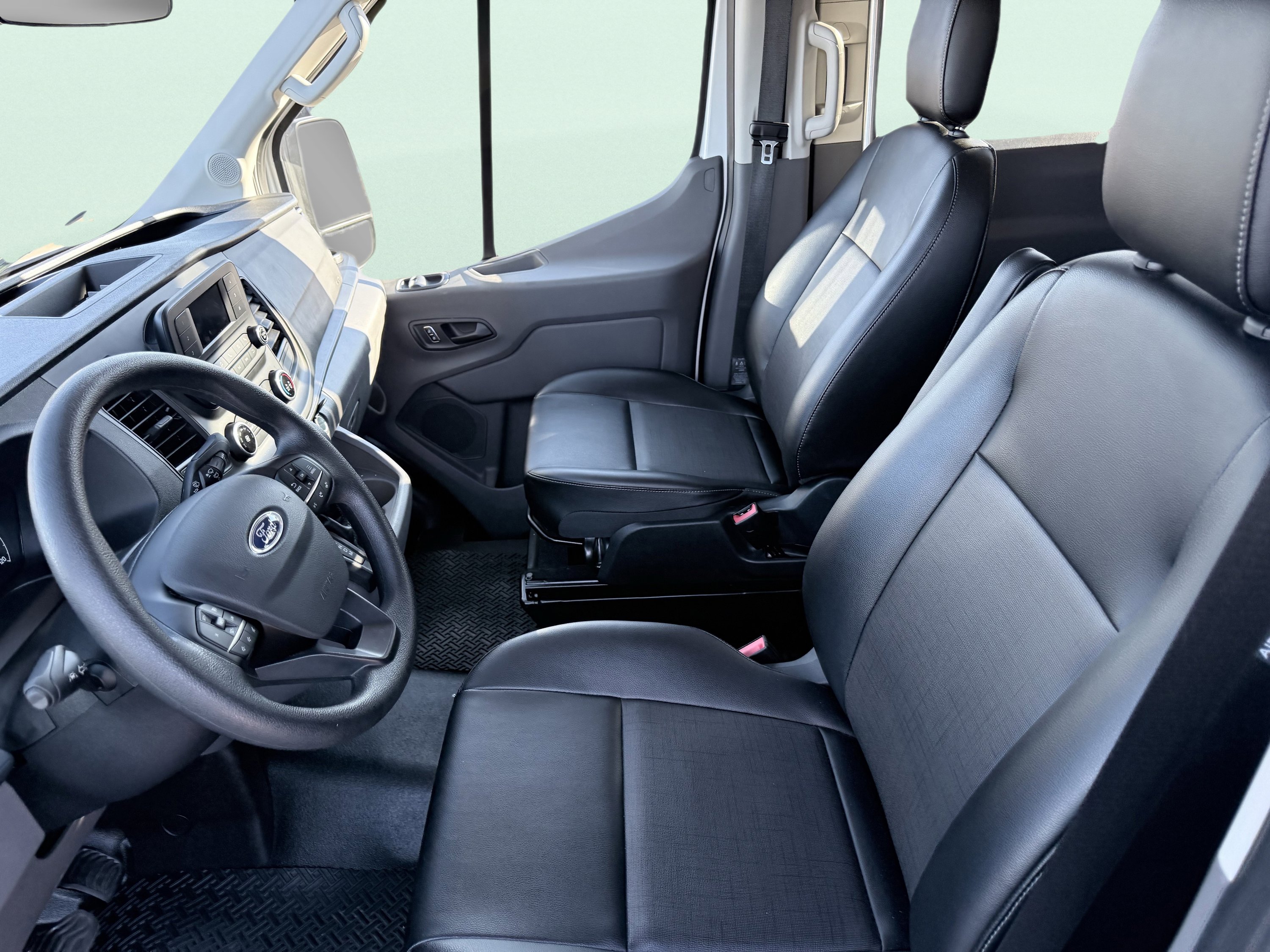 Used 2023 Ford Transit 350 XL image 32