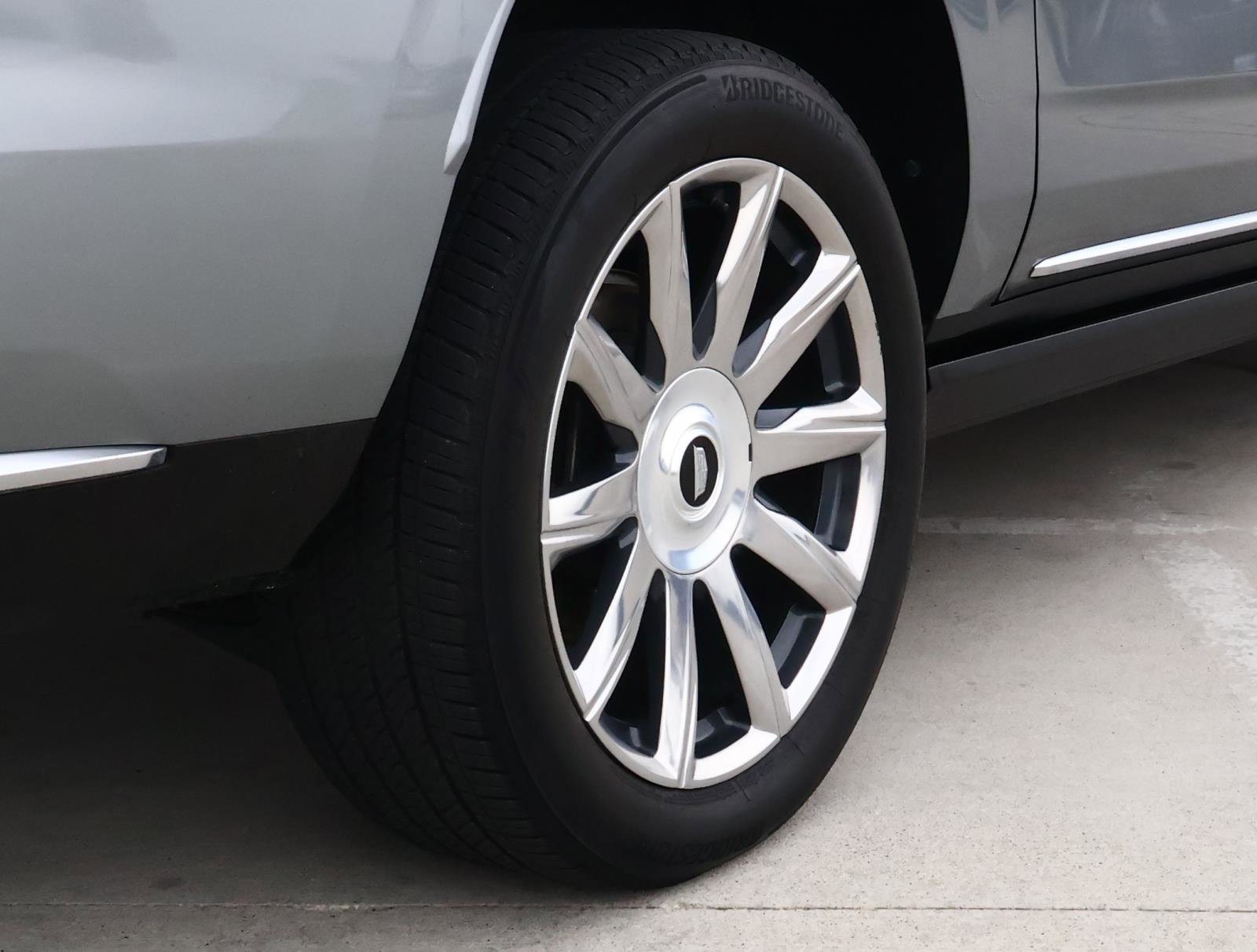 Used 2023 Cadillac Escalade ESV Premium Luxury Platinum w/ Heavy-Duty Trailer Package AWD/4WD image 11