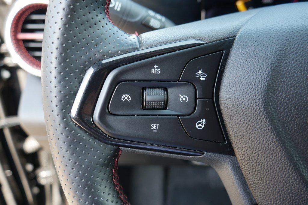 Used 2025 Chevrolet Trax RS image 14