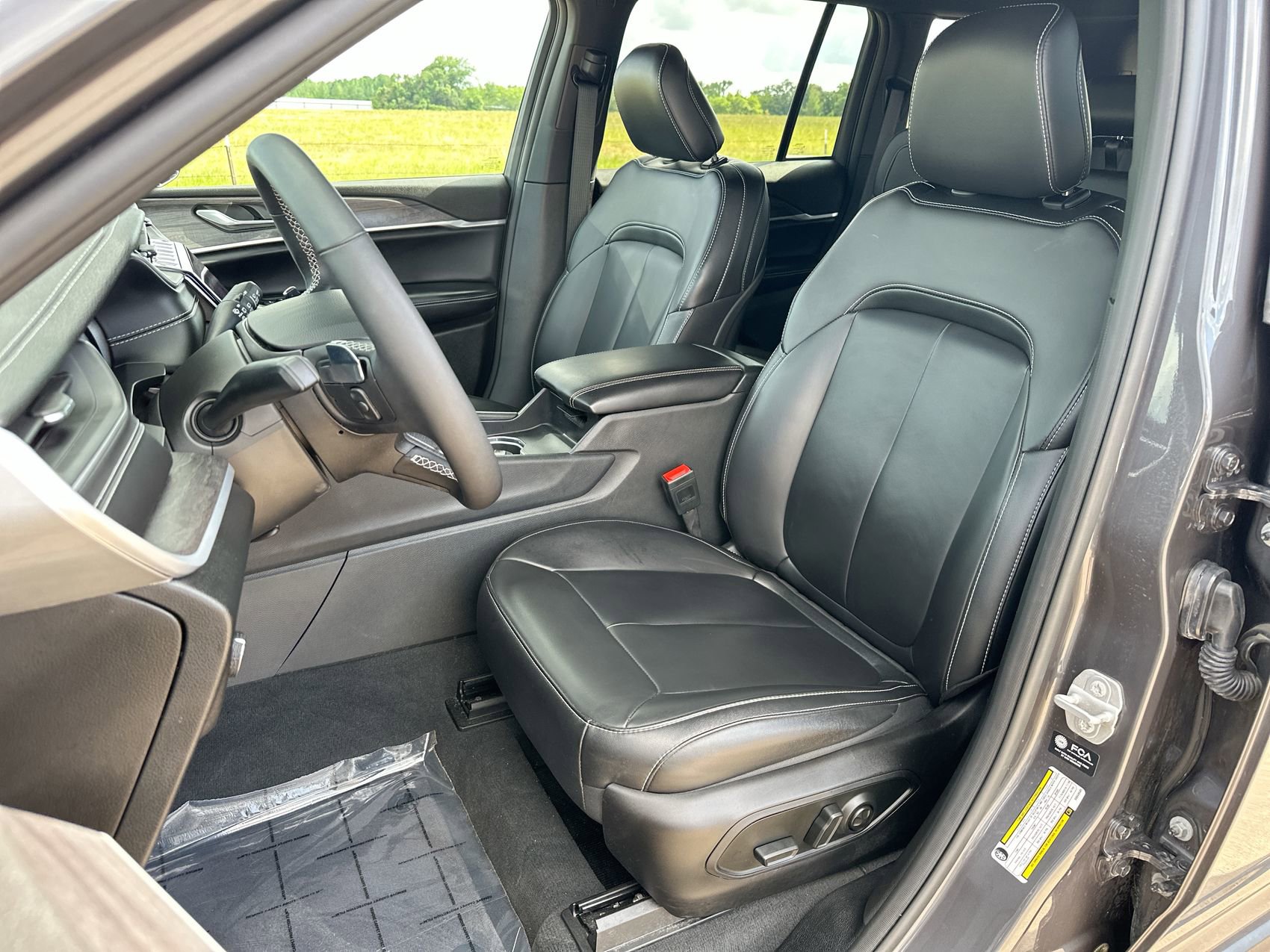 Used 2025 Jeep Grand Cherokee Limited image 11