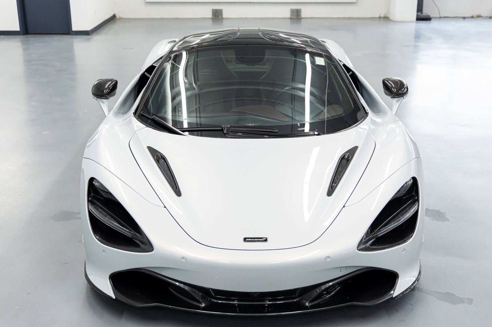 Used 2018 McLaren 720S image 12