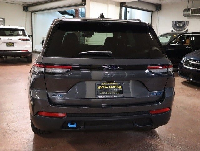 New 2022 Jeep Grand Cherokee Trailhawk w/ Luxury Tech Group III image 4