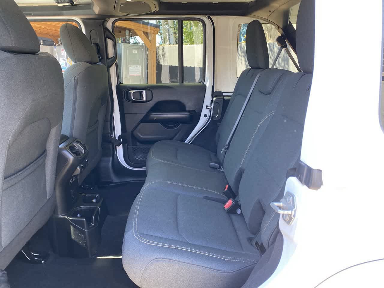 Used 2025 Jeep Wrangler Unlimited Sahara AWD/4WD image 16