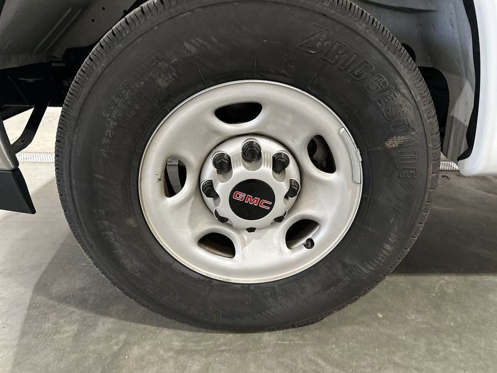 Used 2024 GMC Savana 2500 w/ Driver Convenience Package image 17