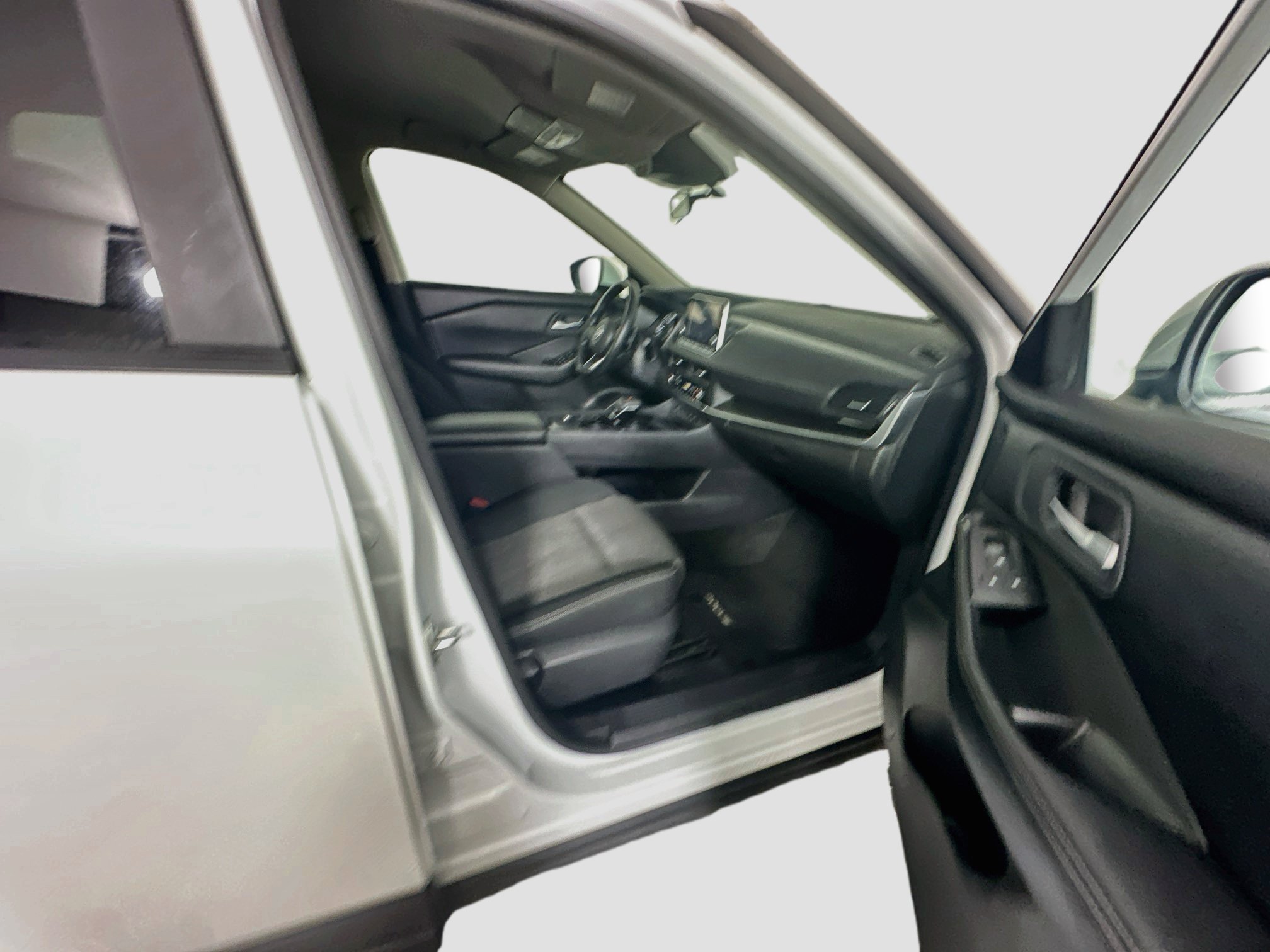 Used 2024 Nissan Rogue SV FWD image 30