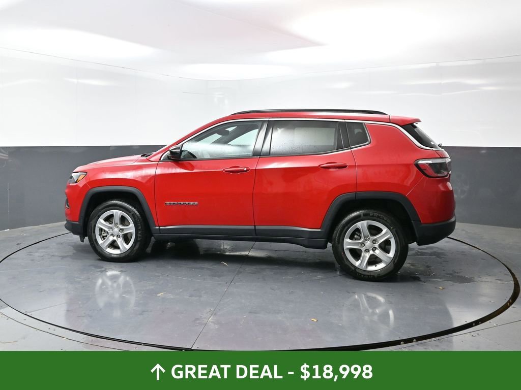 Used 2024 Jeep Compass Latitude image 10