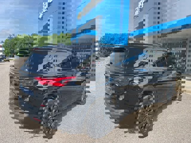 Used 2023 Chevrolet Traverse RS AWD/4WD image 6