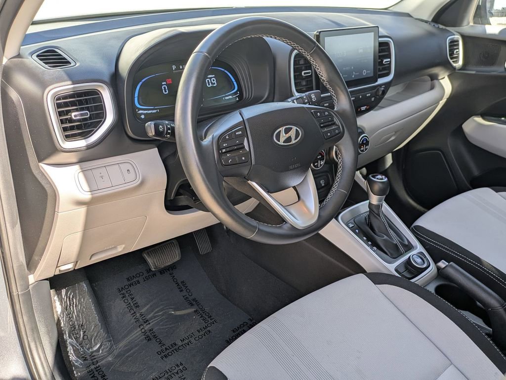 Used 2025 Hyundai Venue SEL image 14