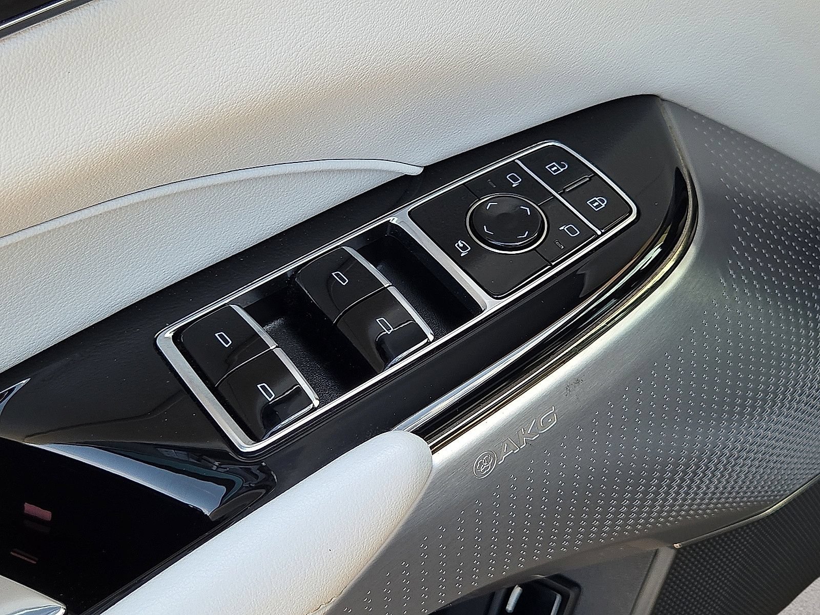 Used 2024 Cadillac Lyriq Sport RWD image 23