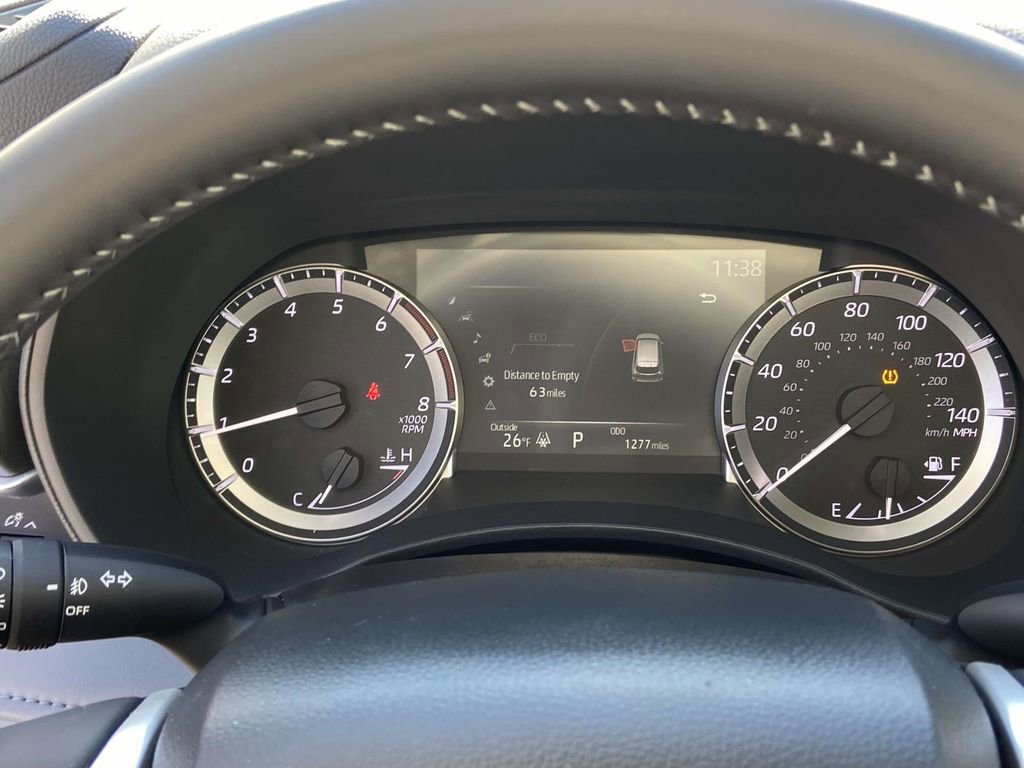 Used 2025 Toyota Highlander LE image 34