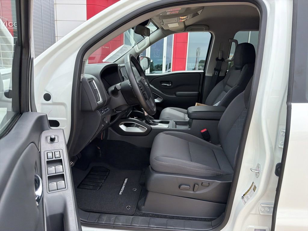 Used 2025 Nissan Frontier SV w/ SV Convenience Package RWD image 12
