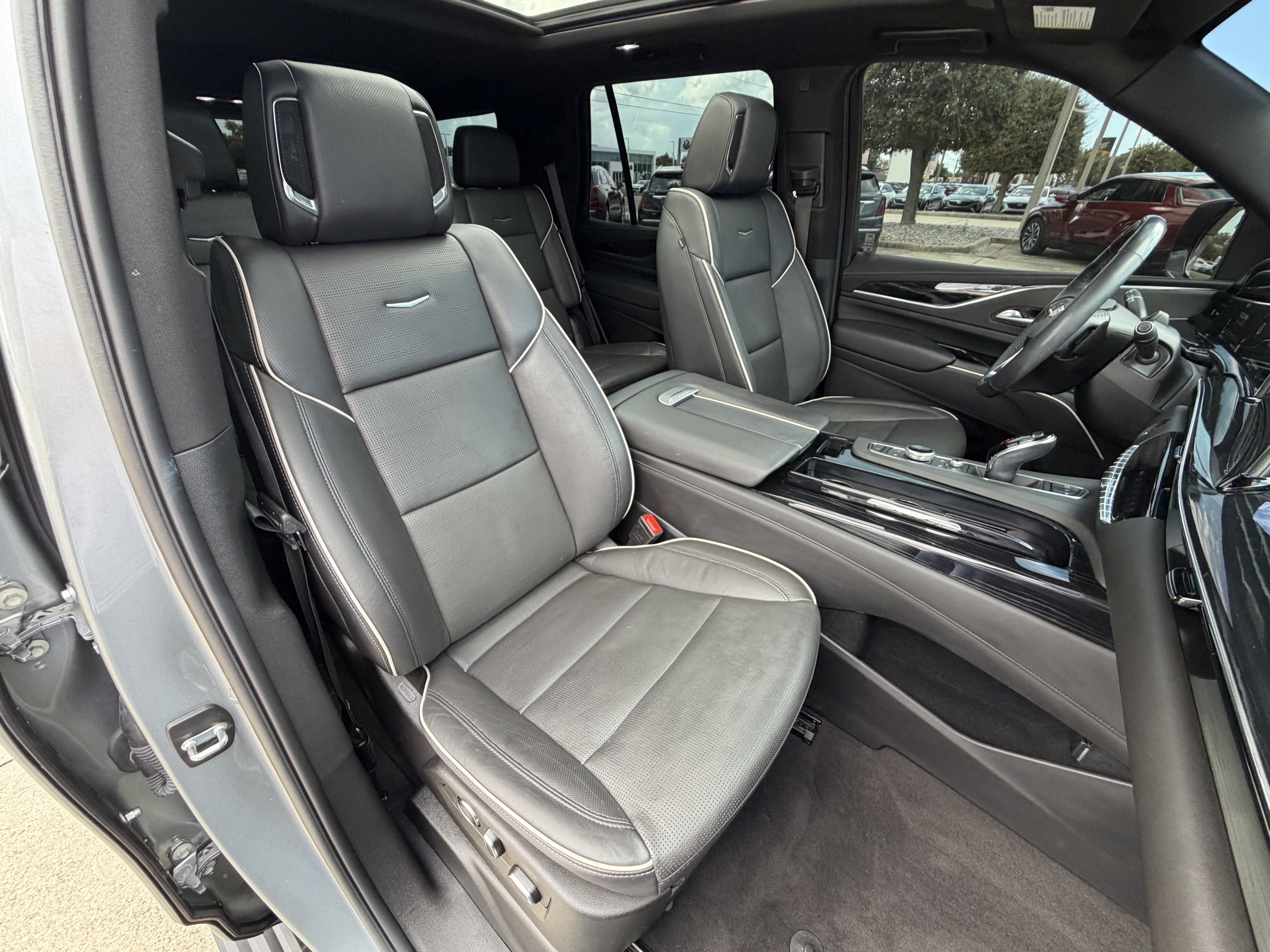 Certified 2024 Cadillac Escalade Sport w/ LPO, ONYX Package AWD/4WD image 20