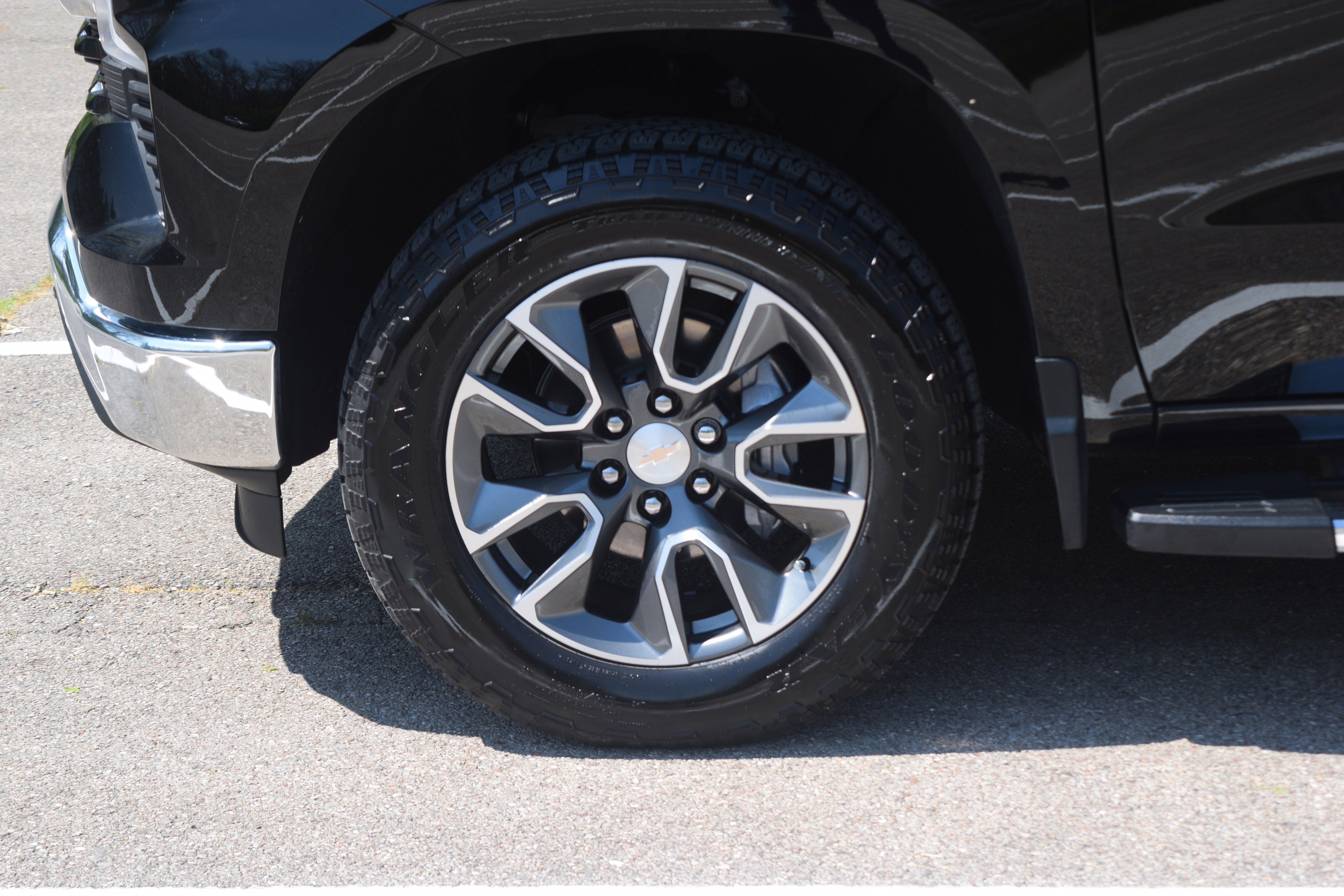Used 2024 Chevrolet Silverado 1500 LT AWD/4WD image 27