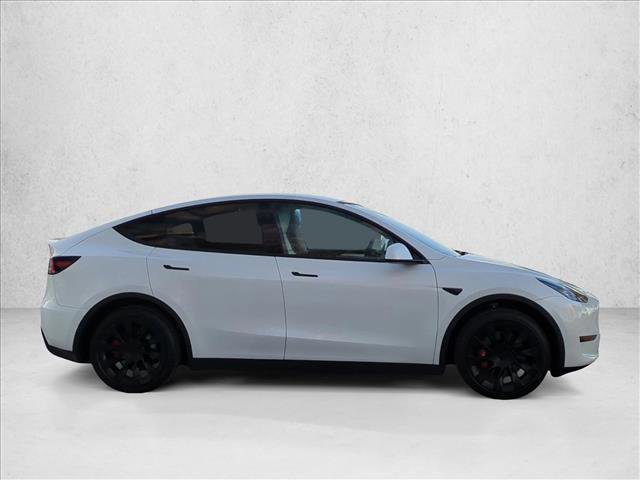Used 2024 Tesla Model Y 2WD image 4