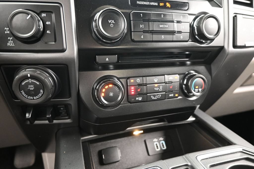 Used 2016 Ford F150 XLT w/ Equipment Group 302A Luxury AWD/4WD image 8