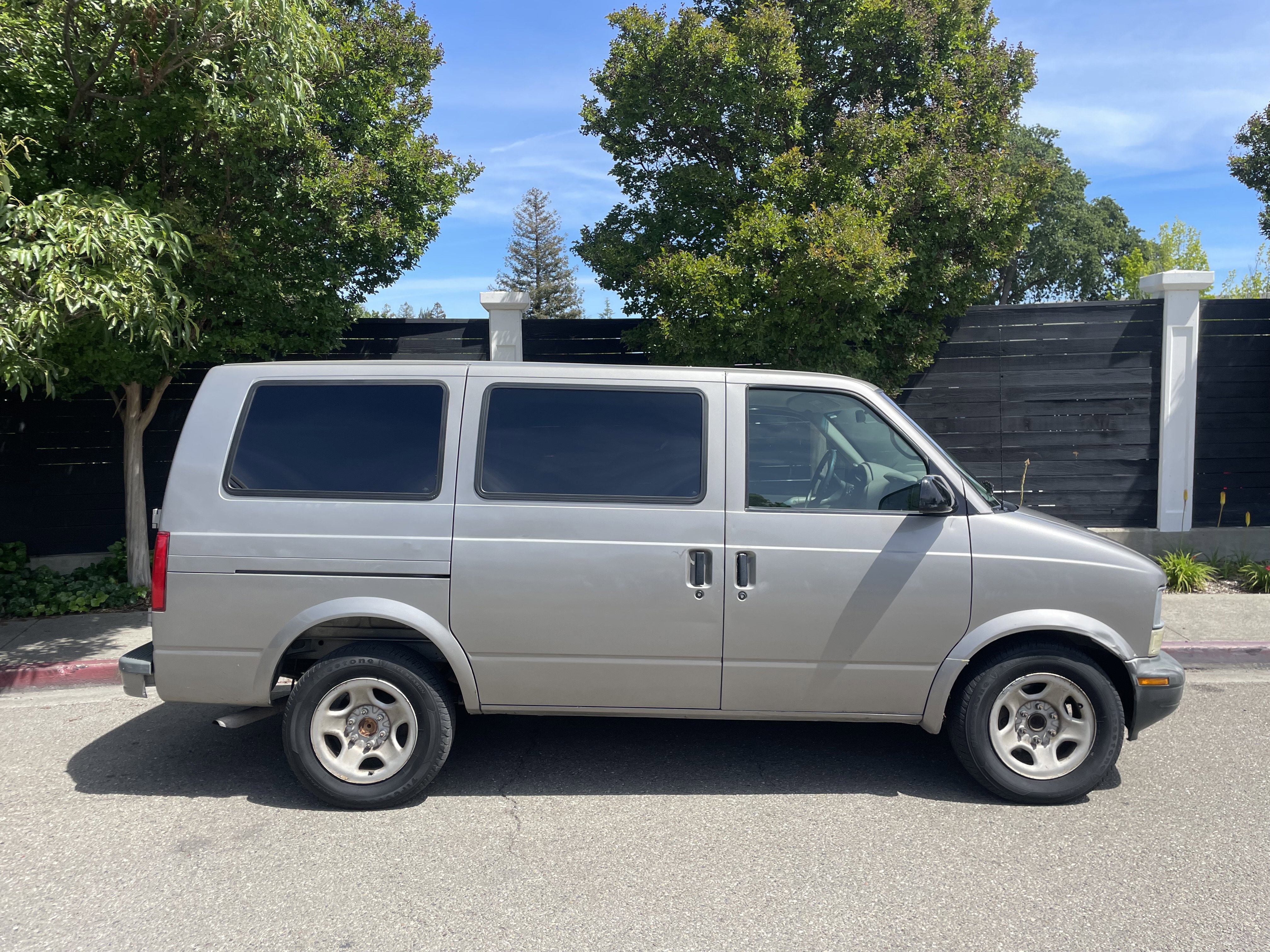 Used 2003 Chevrolet Astro RWD image 3