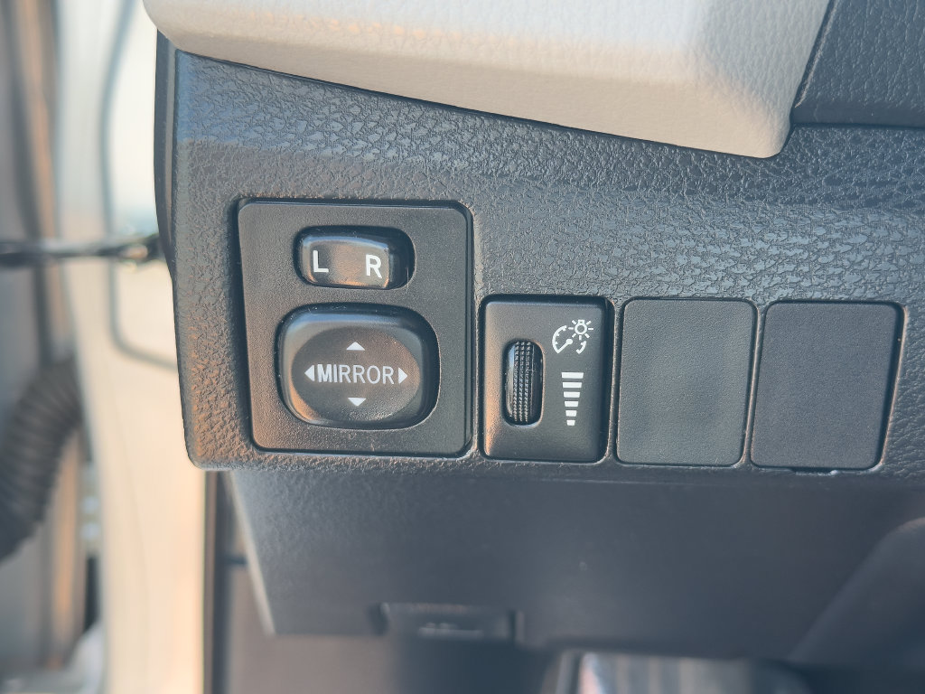 Used 2015 Toyota Corolla LE FWD image 23