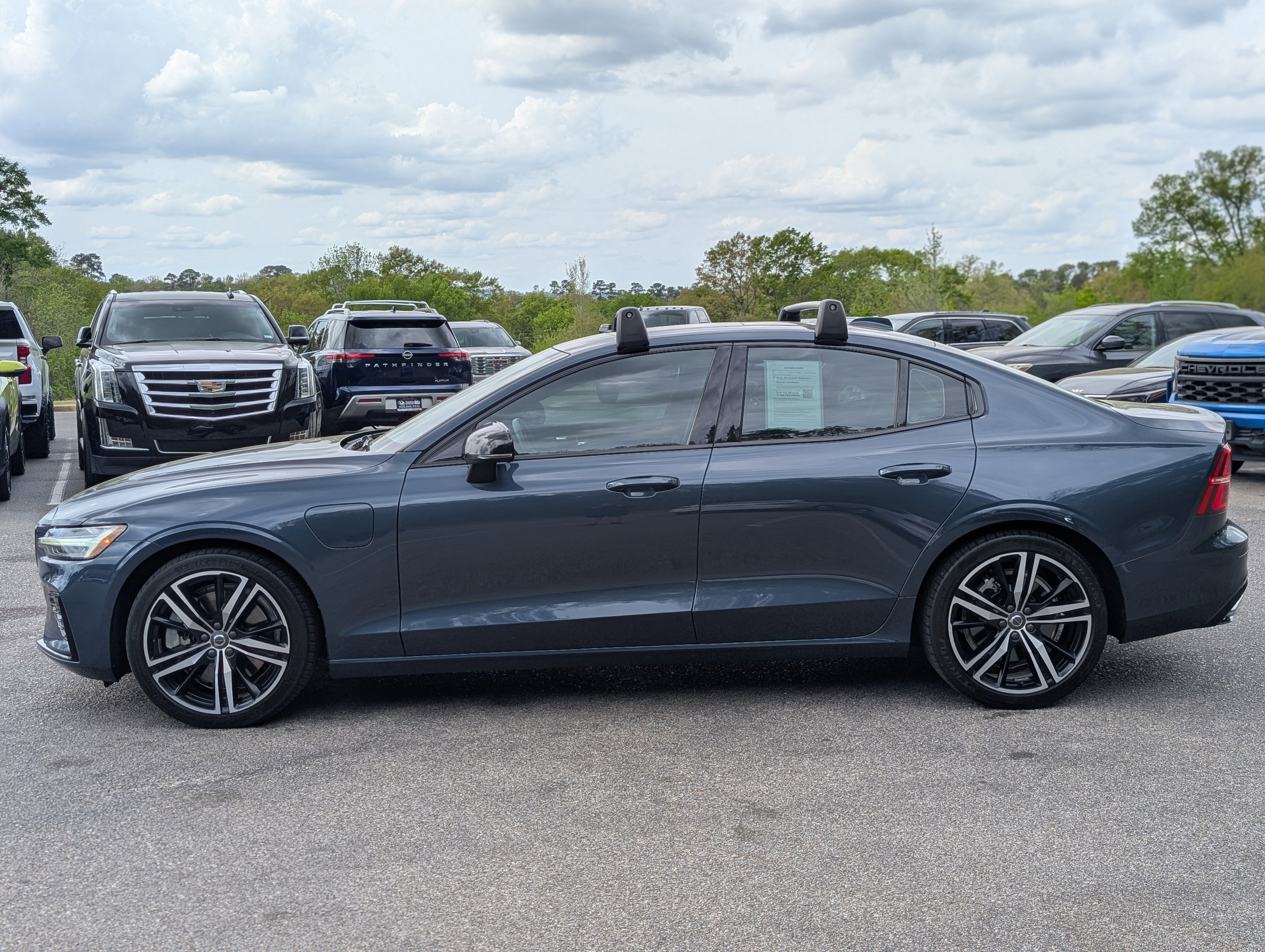 Used 2022 Volvo S60 T8 R-Design image 6