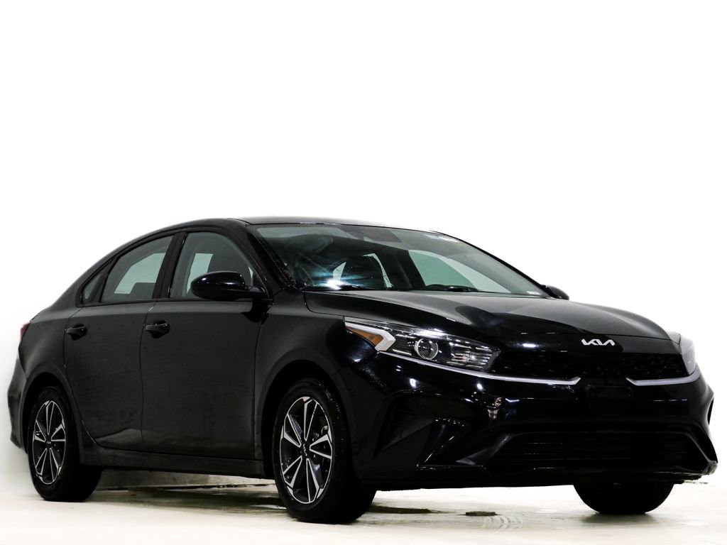 Used 2023 Kia Forte LXS image 1