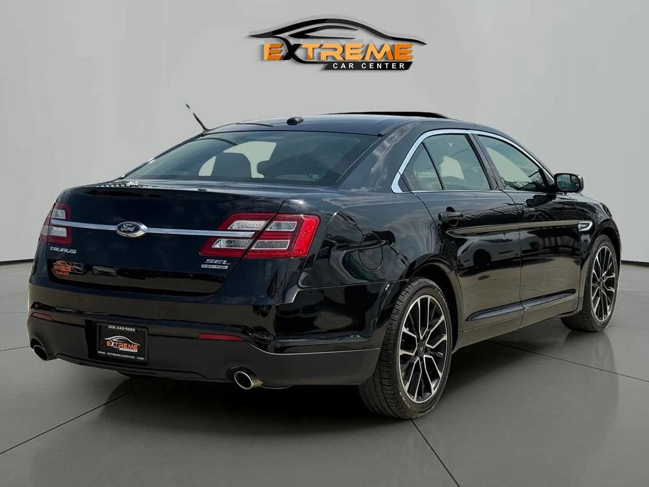 Used 2017 Ford Taurus SEL w/ Equipment Group 201A image 7