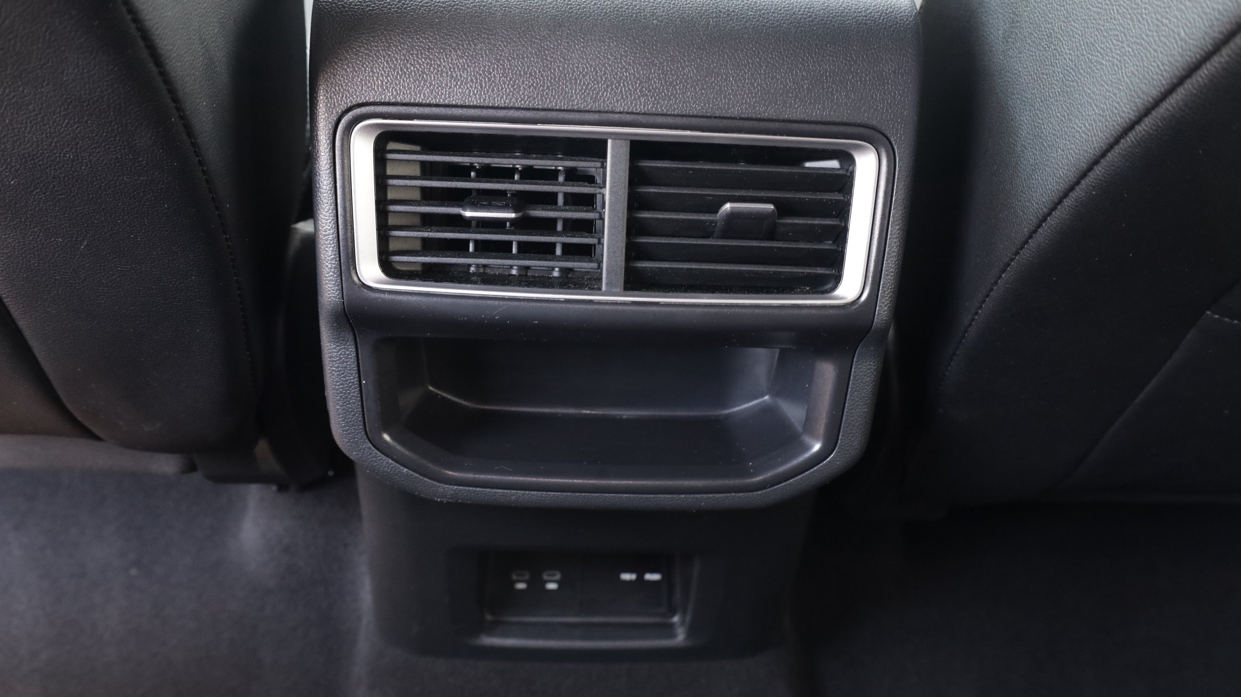 Used 2024 Volkswagen Atlas Cross Sport SE AWD/4WD image 13