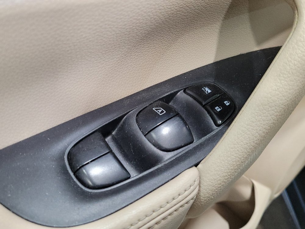 Used 2015 Nissan Rogue SV AWD/4WD image 27