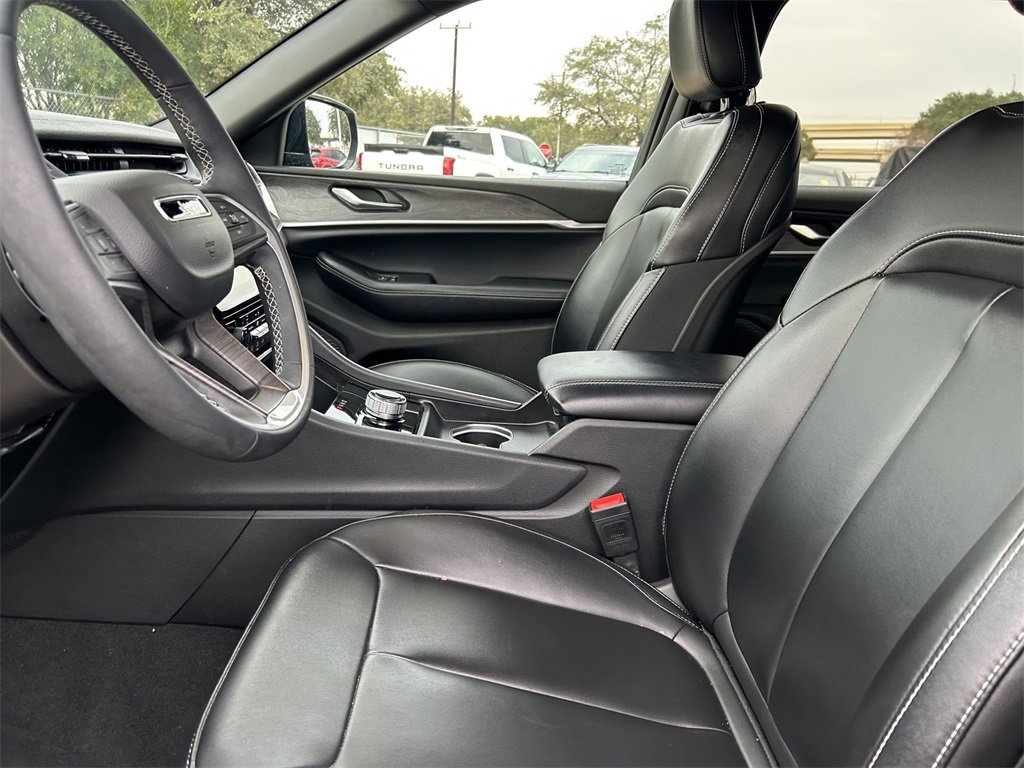 Used 2025 Jeep Grand Cherokee L Limited image 11