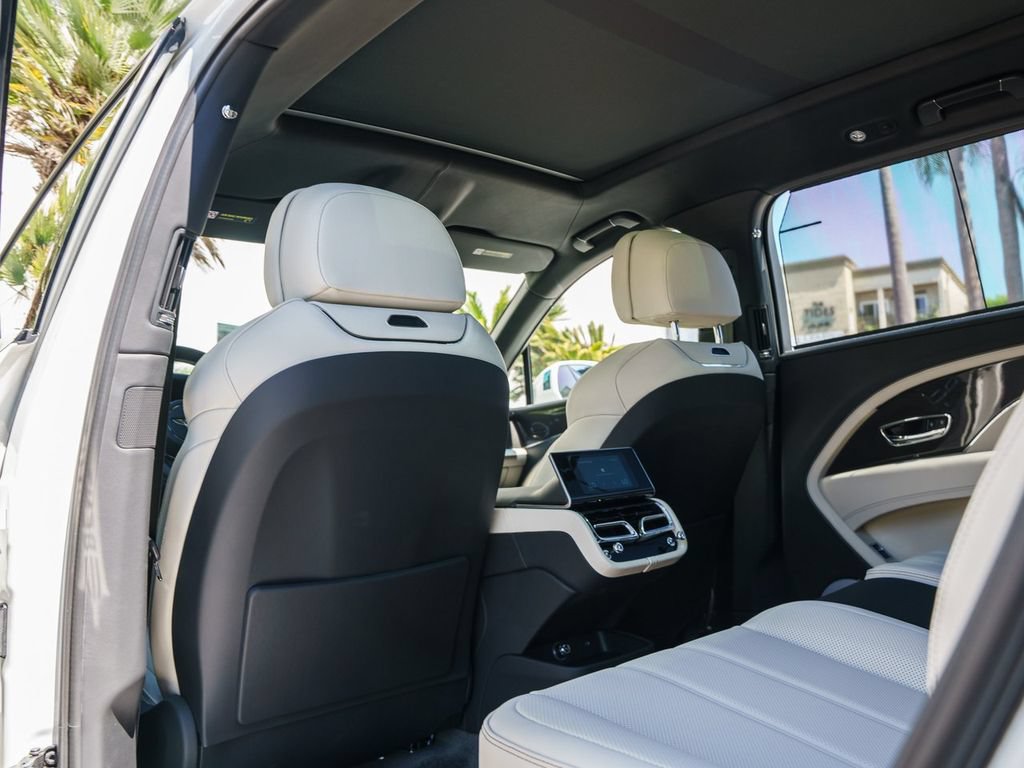 Used 2025 Bentley Bentayga Extended Wheelbase AWD/4WD image 12