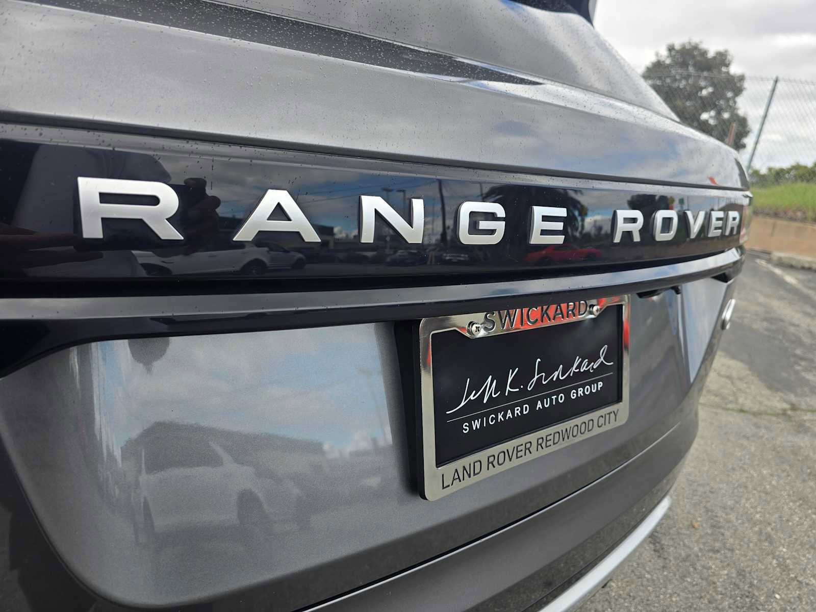 Used 2018 Land Rover Range Rover Velar R-Dynamic SE image 16