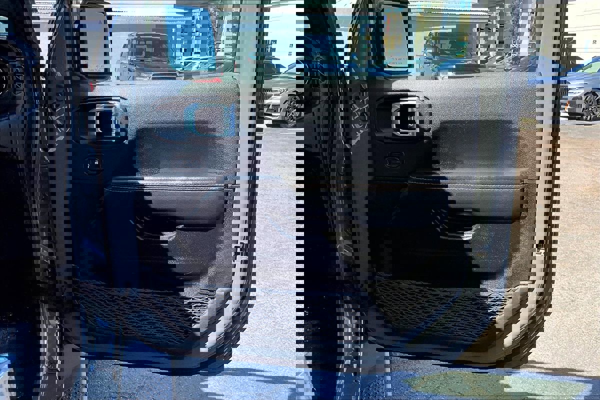 Used 2023 Jeep Gladiator Overland image 31