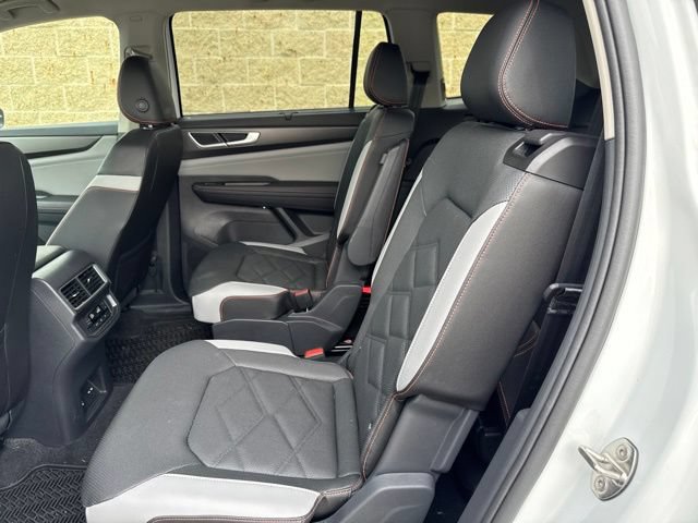 Used 2025 Volkswagen Atlas Peak Edition SE AWD/4WD image 14