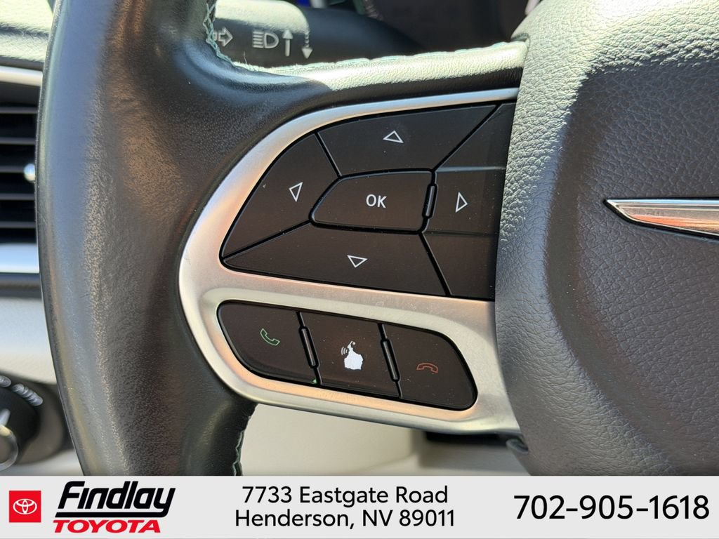 Used 2018 Chrysler Pacifica Touring-L FWD image 23