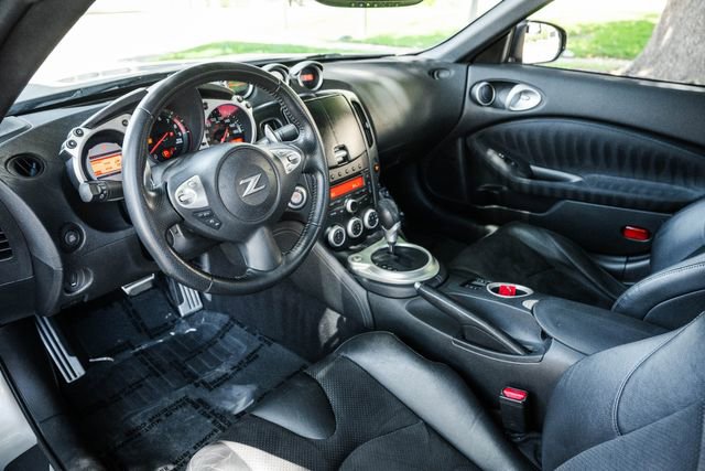 Used 2009 Nissan 370Z Touring w/ Sport Pkg image 2