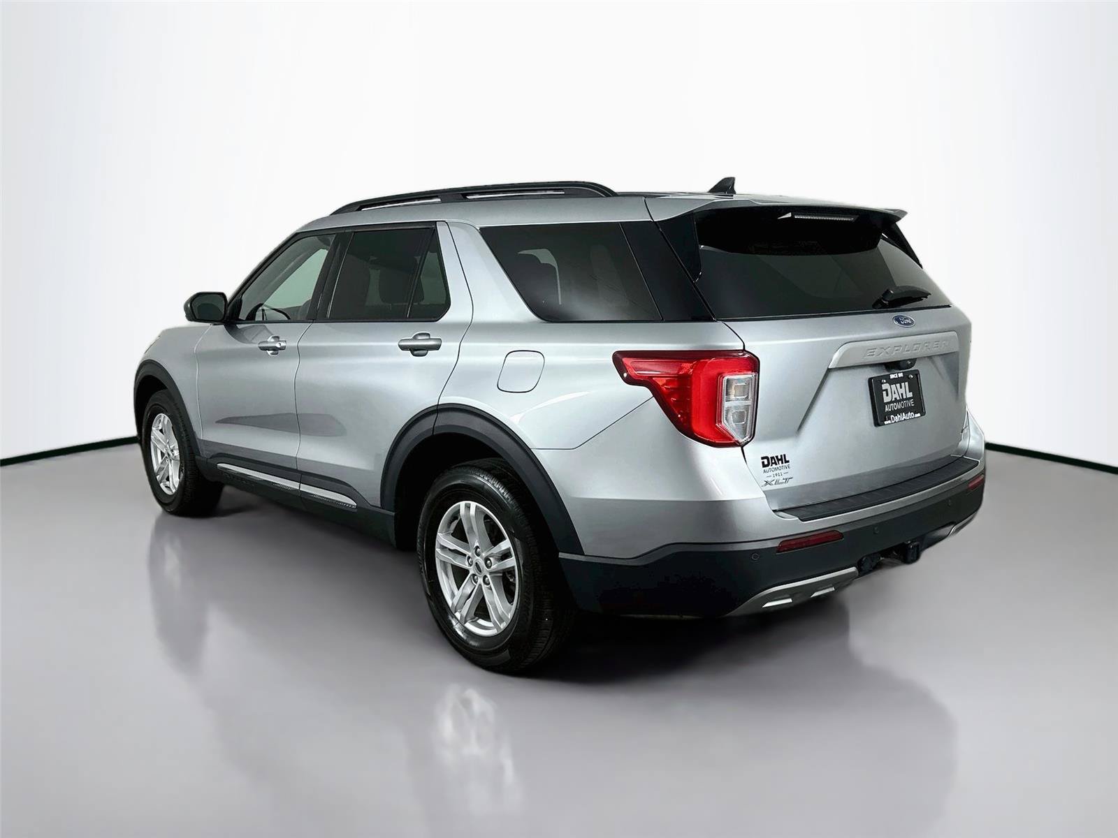 Used 2024 Ford Explorer XLT w/ Equipment Group 202A AWD/4WD image 10
