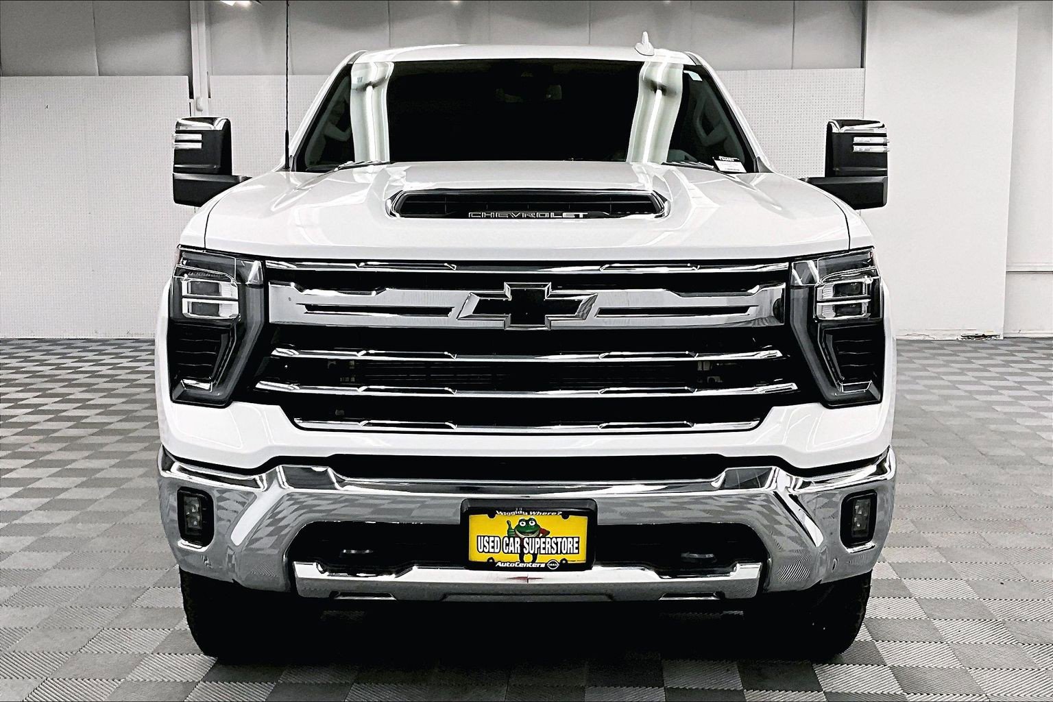Used 2024 Chevrolet Silverado 3500 LTZ AWD/4WD image 4