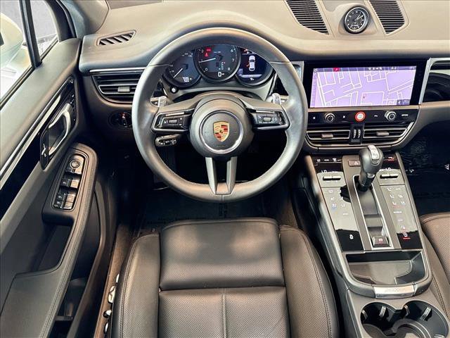 Certified 2025 Porsche Macan AWD/4WD image 20