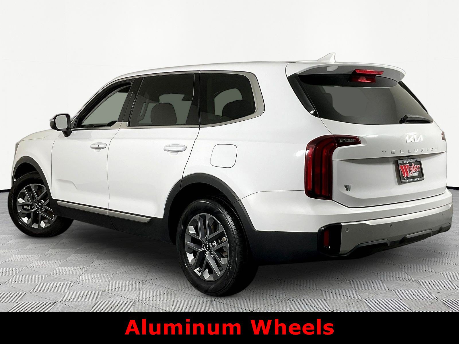 Certified 2024 Kia Telluride LX FWD image 4
