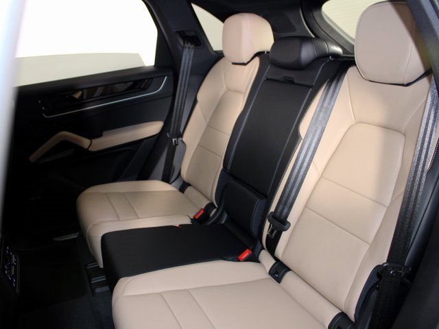 New 2025 Porsche Cayenne image 21