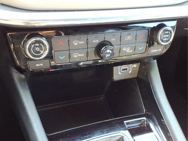 Used 2024 Jeep Compass Limited image 21