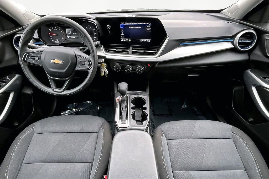 Used 2025 Chevrolet Trax LS image 16