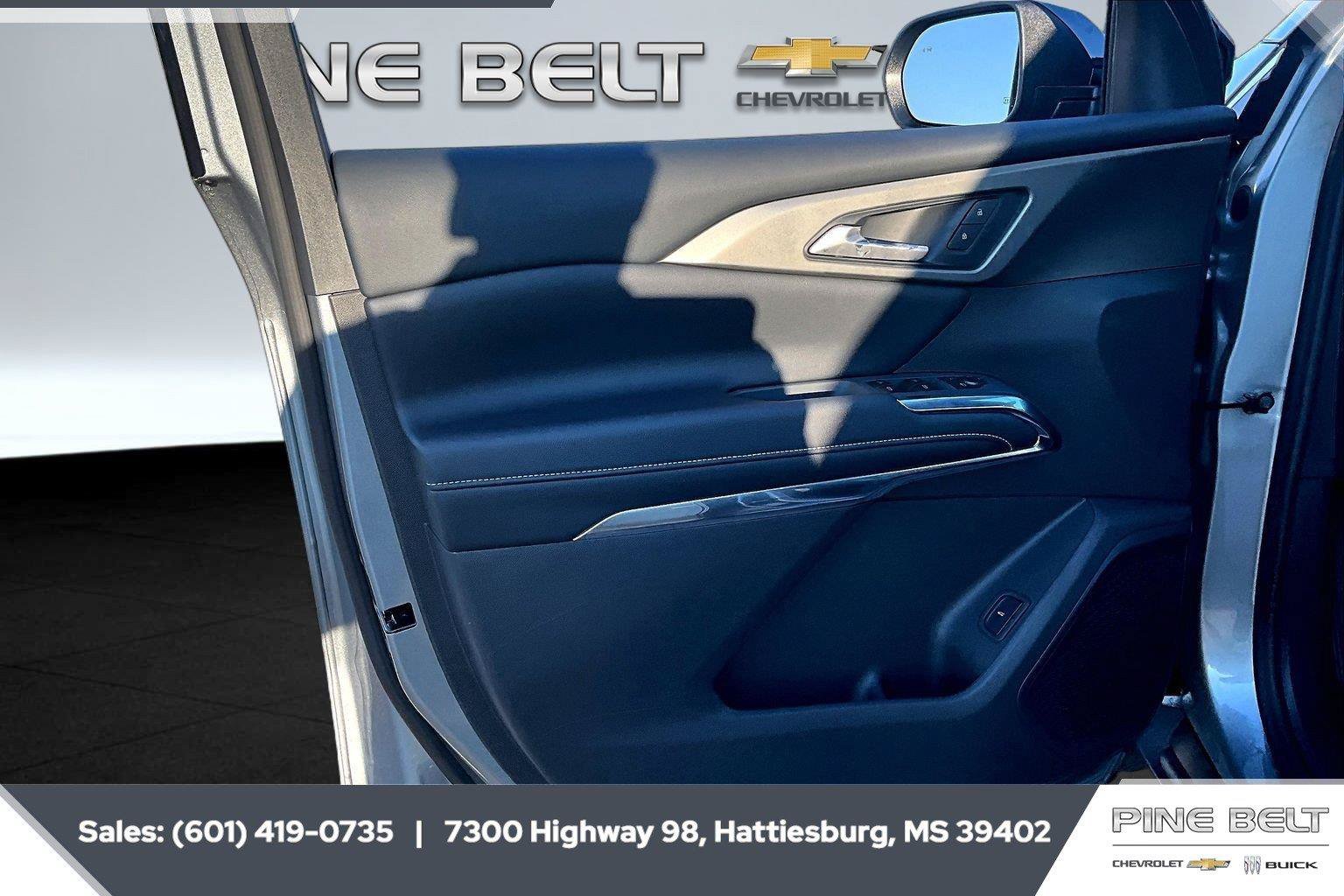 New 2027 Chevrolet Traverse LT FWD image 17