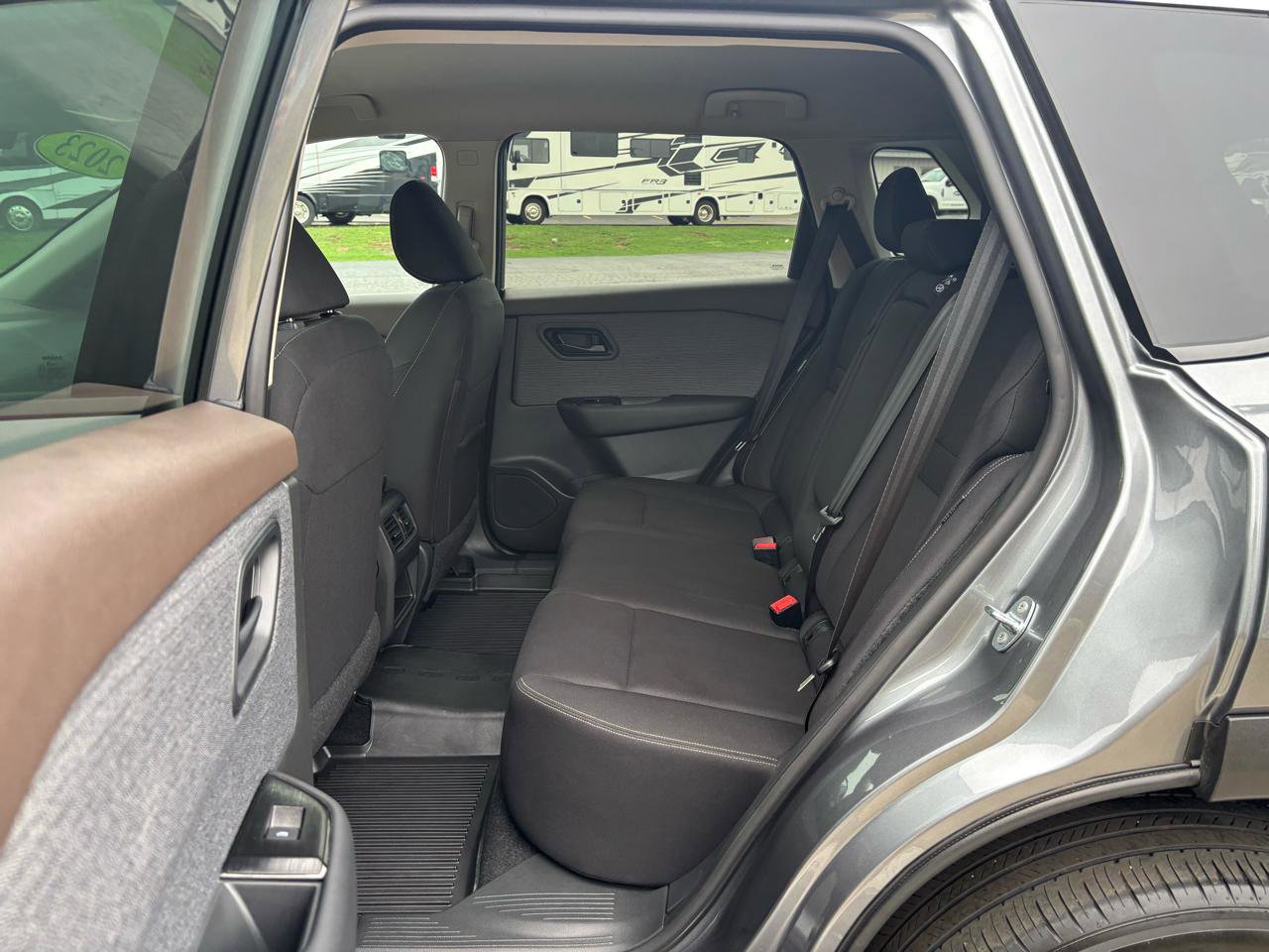 Used 2023 Nissan Rogue S AWD/4WD image 10