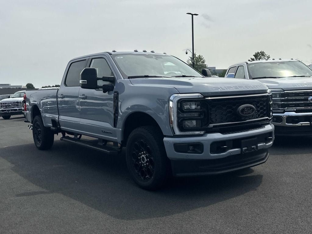New 2026 Ford F350 Lariat w/ Black Appearance Package
