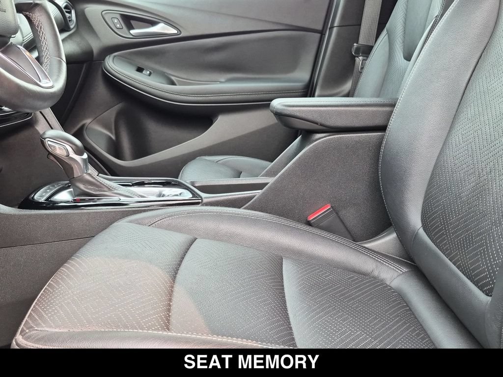 Used 2020 Buick Encore GX Essence w/ Experience Buick Package AWD/4WD image 18